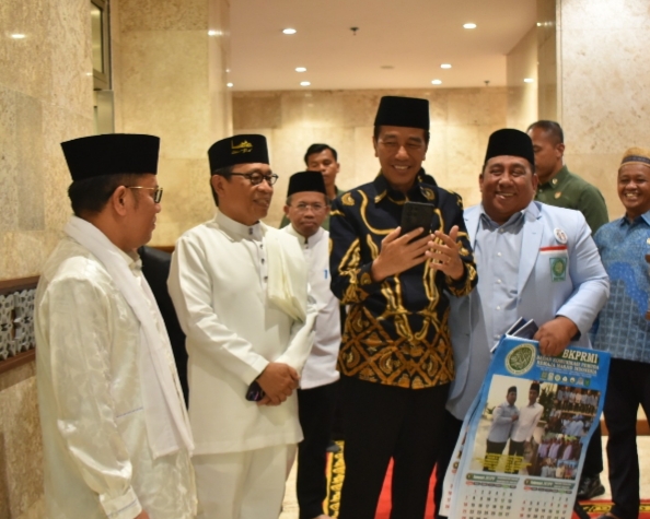 Usai Sholat Jumat dengan Jokowi, BKPRMI Silaturahim dan Makan Siang Bersama 10.000 Jemaah di Masjid Istiqlal Jakarta.