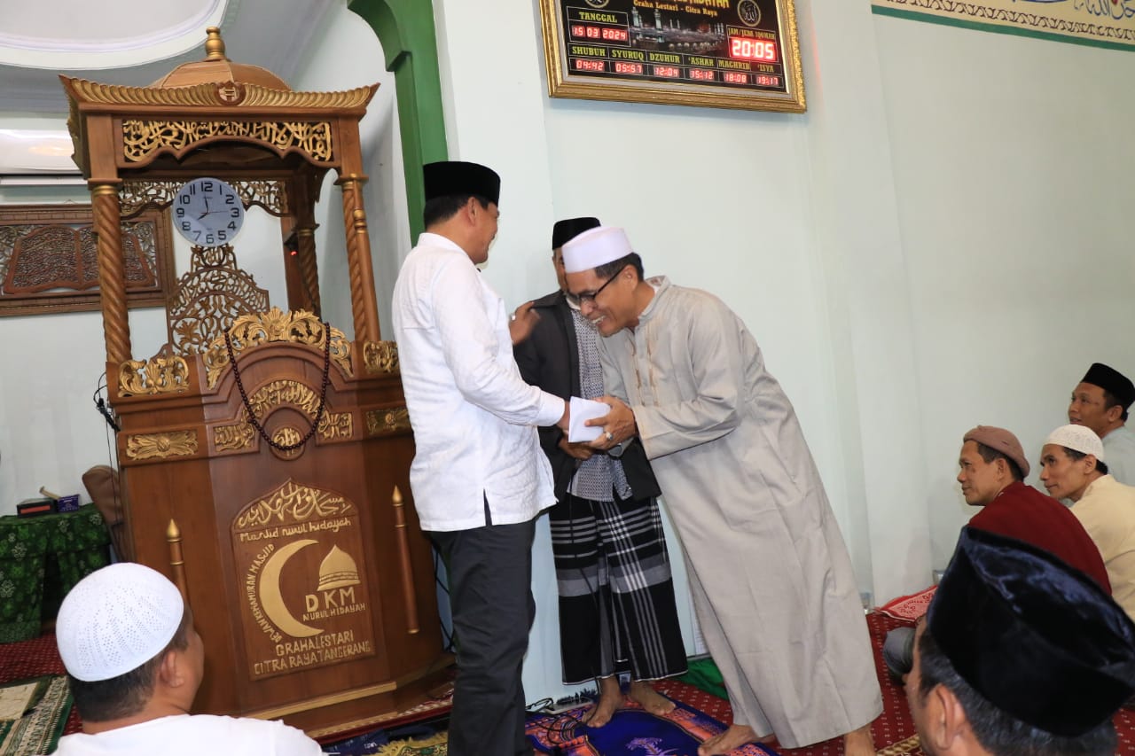 Tarawih berjamaah Merupakan Momentum Memperbanyak Amal Ibadah Dan Bersilaturahmi.