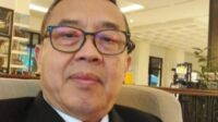 Dr HM Harry Mulya Zein Pimpin Diskusi Forum Senja.