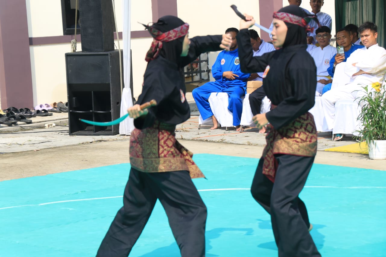 Hadiri Pengukuhan Atlet Pencak Silat Kabupaten Tangerang, Sekda Minta Atlet Silat Tunjukan Semangat Juang Tinggi di POPDA XI Banten.