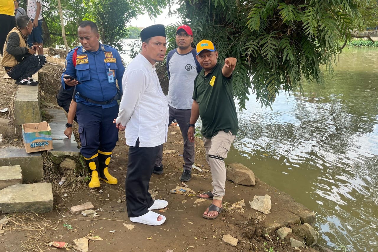 Pj Walikota Tangerang Terjun Langsung Pencarian Korban di Sungai Cisadane.