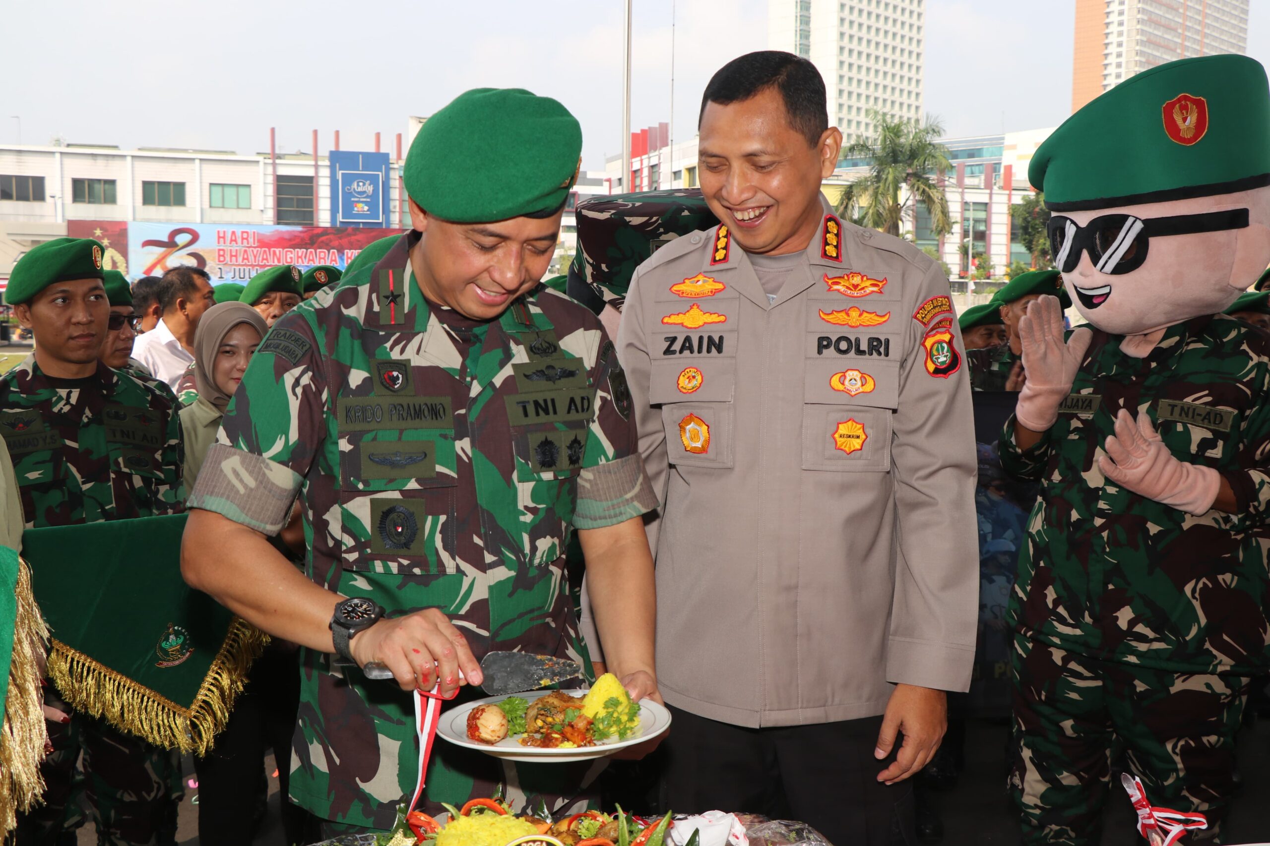 Hari Bhayangkara ke-78, Danrem 052/Wijayakrama Beri Kejutan ke Kapolres.