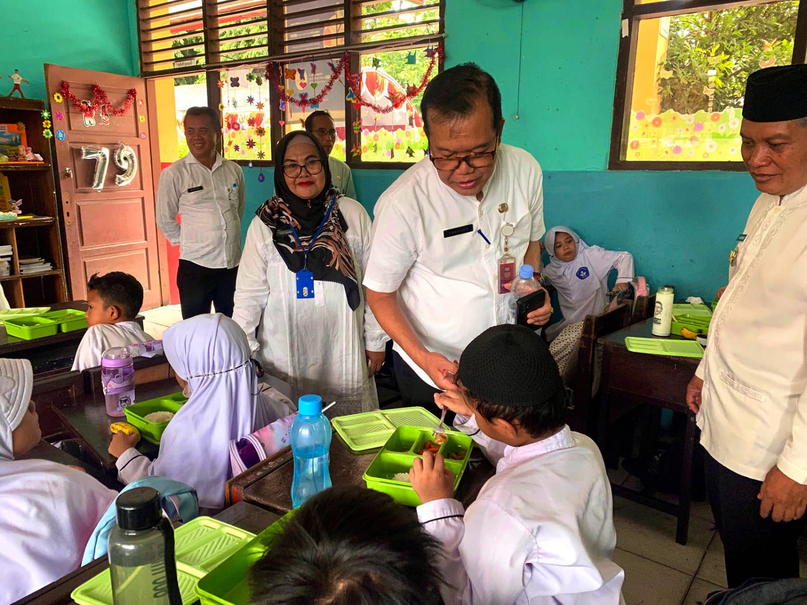 Ketua Korwil Dinas Pendidikan Kecamatan Ciledug Monitor Pelaksanaan MBG.