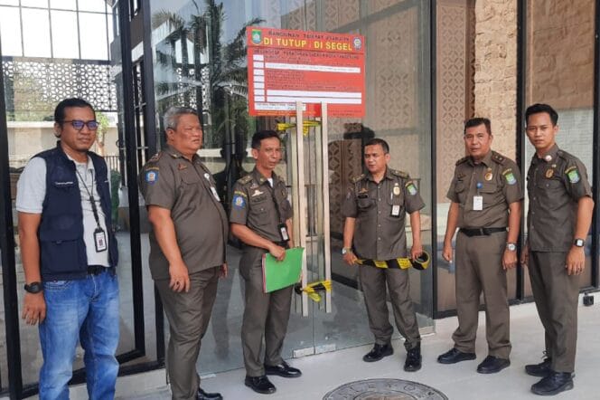 Bangunan Resto Bebek Kaleyo Kembali Disegel Satpol PP Kota Tangerang.