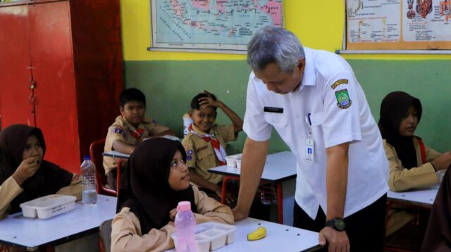 Sekdis Pendidikan Kota Tangerang Kembali Pantau Pelaksanaan MBG di SDN Jatake VI.