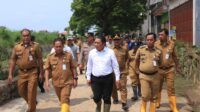 Pj Gubernur Banten Tinjau Lokasi Banjir di Perum Garden City Periuk.