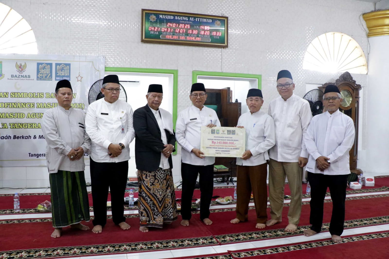 Sekda Kota Tangerang Hadir Dalam Acara Menyerahkan Bantuan BMM.