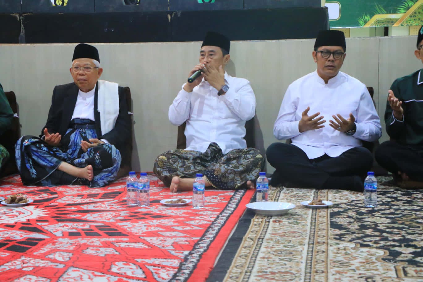 KH. Ma'ruf Amin dan Wakil Wali Kota Tangerang Buka Puasa Bersama di Gedung MUI.